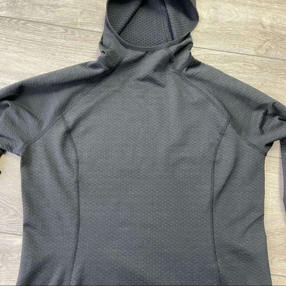 The North Face Lightweight Vaporwick Hoodie - Picture 8 of 16